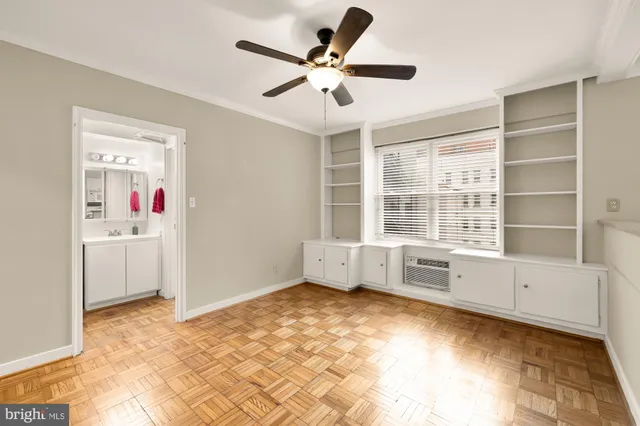 a view of livingroom with an ceiling fan
