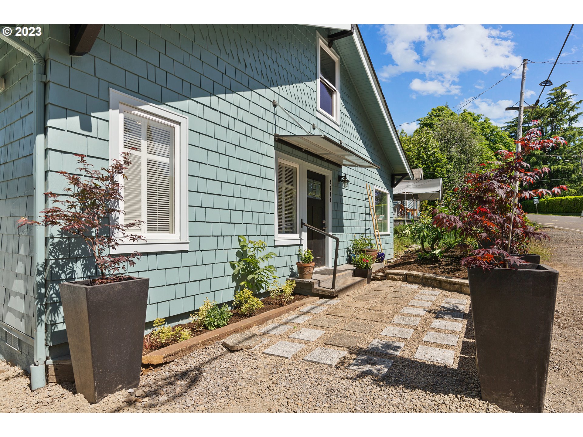 9209 Southwest Boones Ferry Road Portland, OR 97219 - Photo 1 of 32