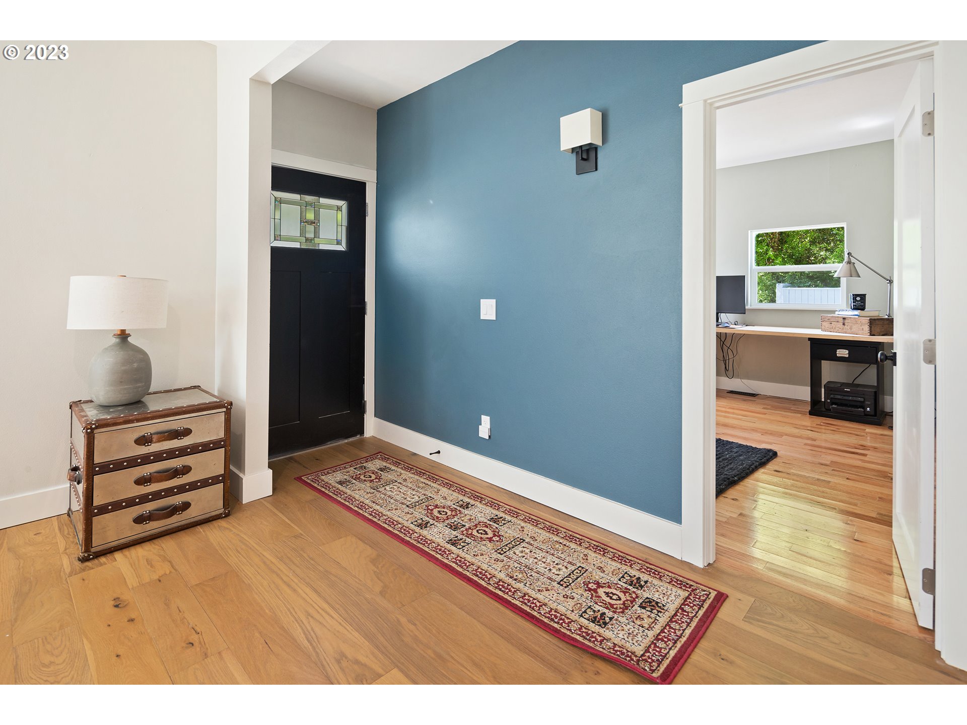 9209 Southwest Boones Ferry Road Portland, OR 97219 - Photo 4 of 32