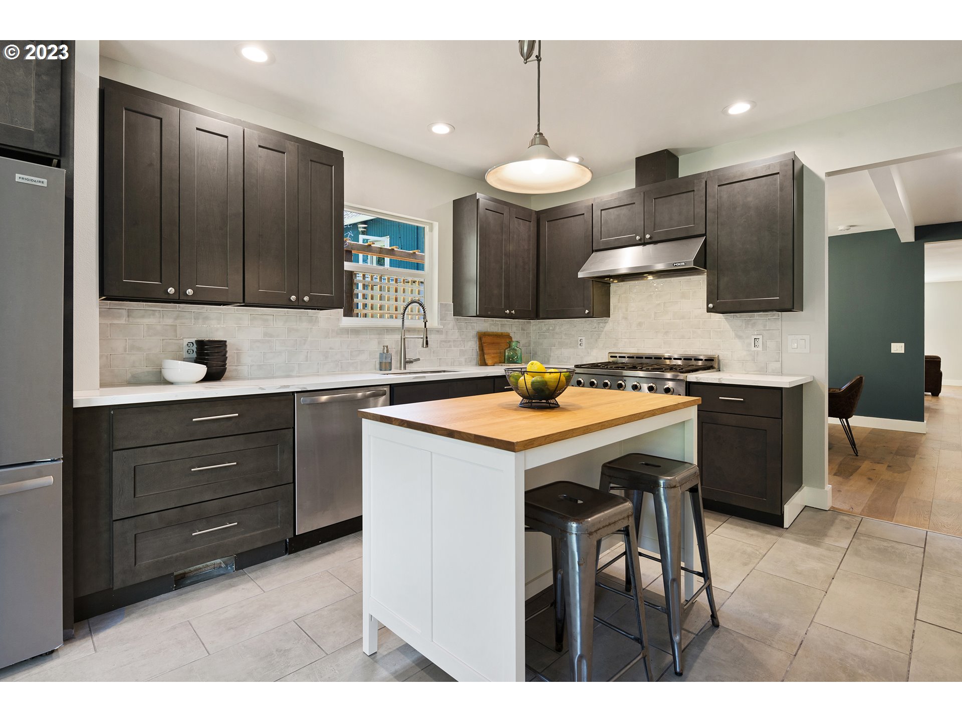 9209 Southwest Boones Ferry Road Portland, OR 97219 - Photo 8 of 32