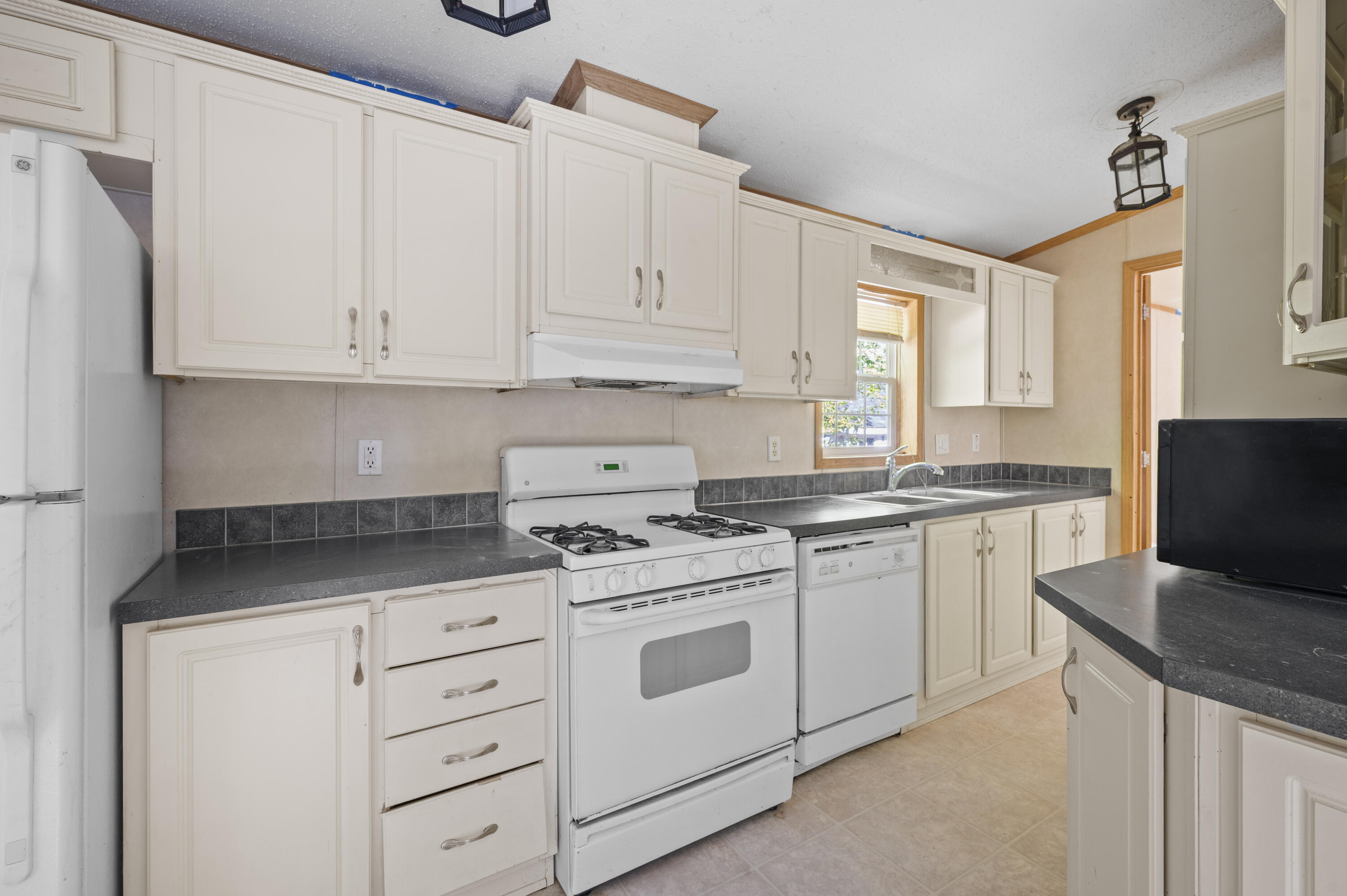 195 Oak Hill Road Lebanon, ME 04027 - Photo 11 of 28 Kitchen