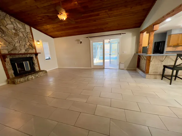 a view of a livingroom with furniture and a ceiling fan