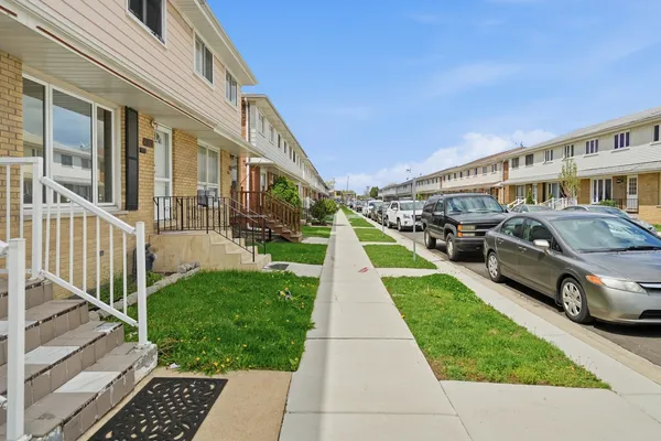 $289,900 | 9835 Garden Court, Schiller Park, IL 60176