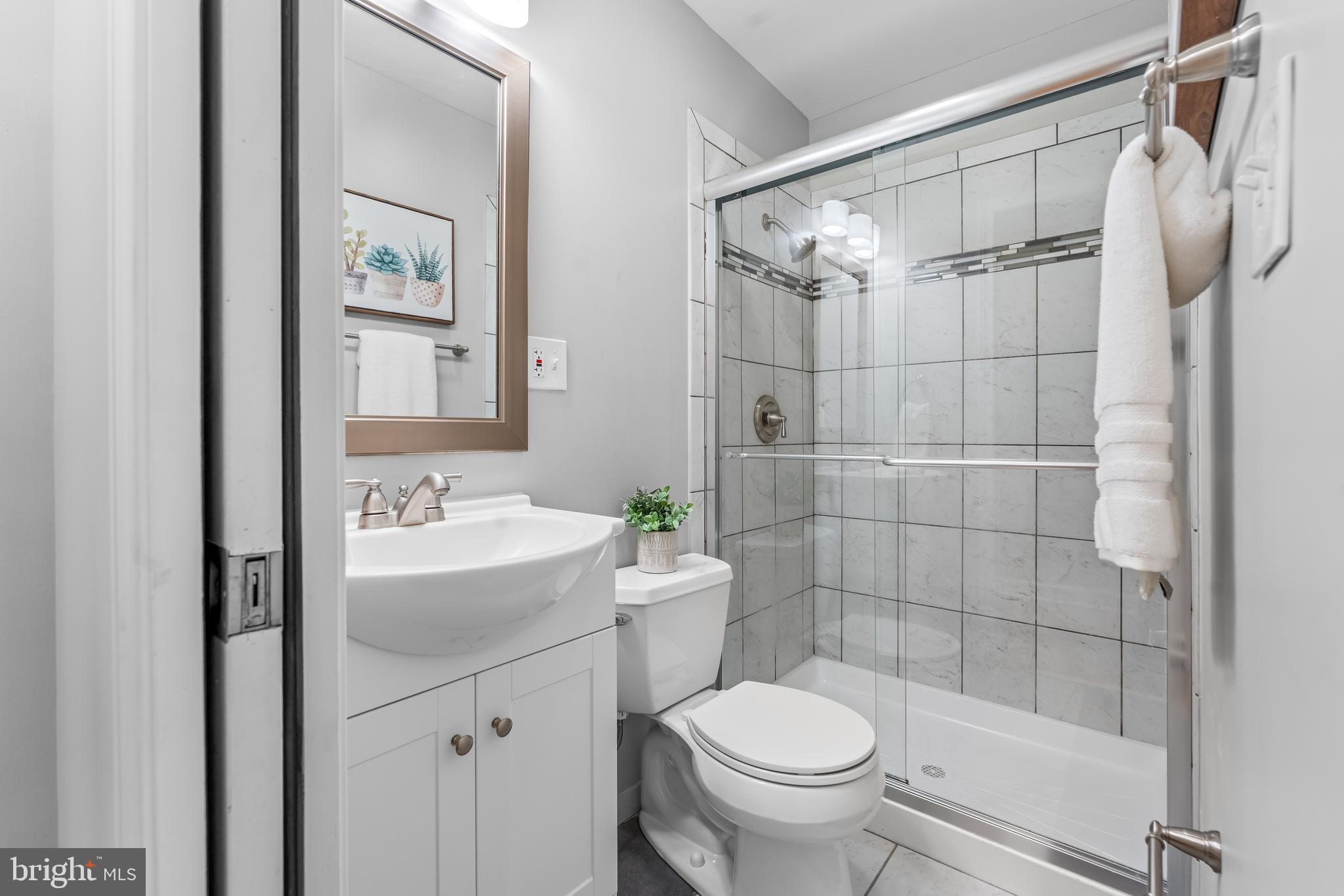 1261 Riverside Avenue Baltimore, MD 21230 - Photo 20 of 60 a bathroom with a sink toilet and shower