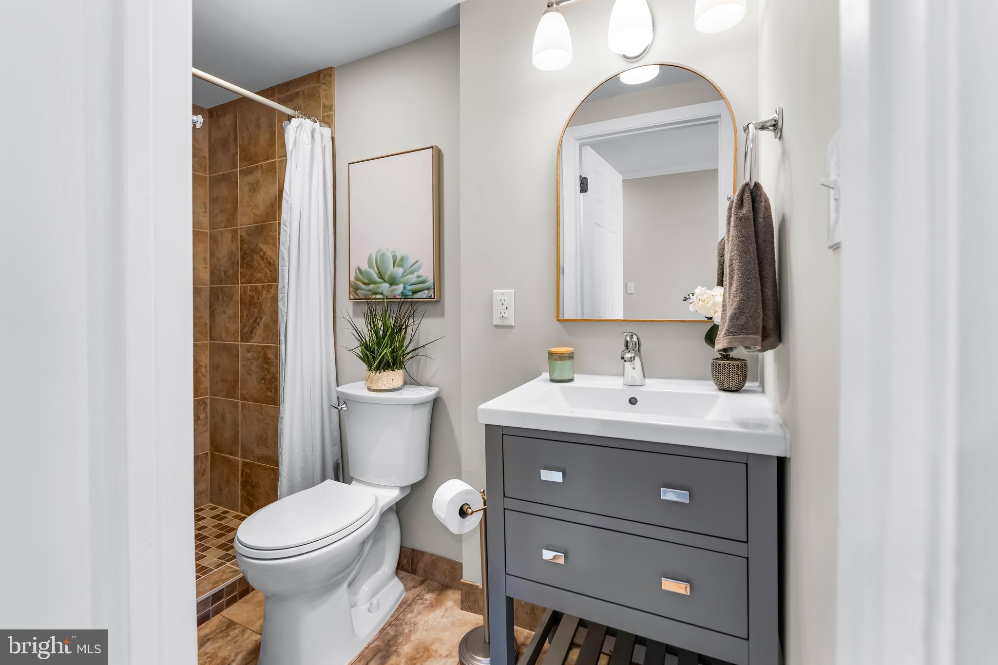 1261 Riverside Avenue Baltimore, MD 21230 - Photo 29 of 60 a bathroom with a toilet a sink and mirror