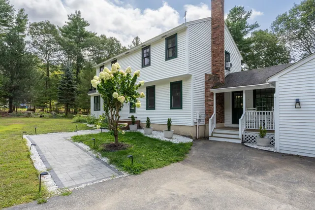 $725,000 | 14 Park Street, Windham, NH 03087