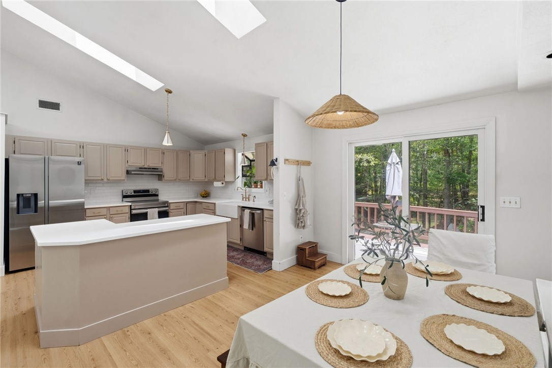 768 Weaver Hill Road Coventry, RI 02816 - Photo 22 of 37