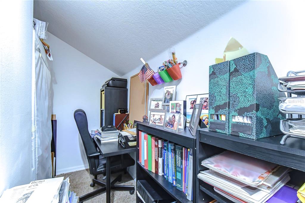 8507 Sandpiper Ridge Avenue Tampa, FL 33647 - Photo 27 of 48 a dining room with furniture and a book shelf