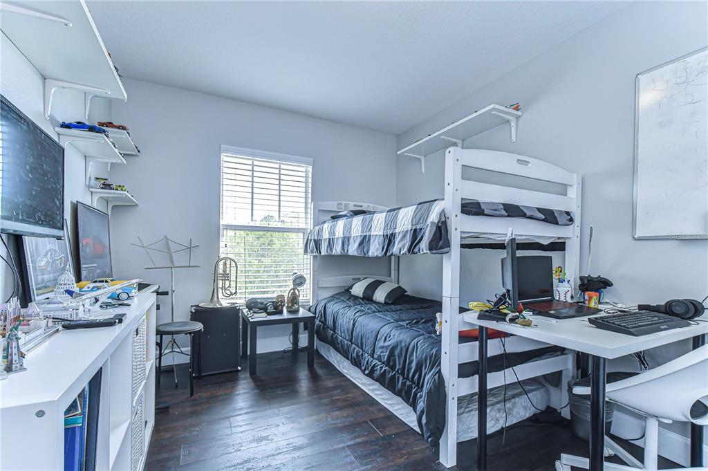 8507 Sandpiper Ridge Avenue Tampa, FL 33647 - Photo 28 of 48 a bedroom with a bed and a table in it