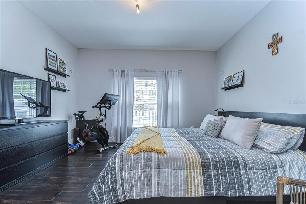 8507 Sandpiper Ridge Avenue Tampa, FL 33647 - Photo 33 of 48 a bedroom with a bed and a dresser