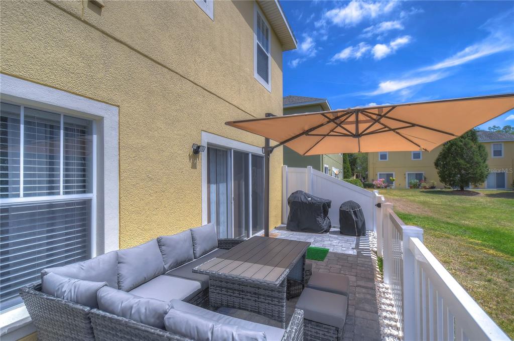 8507 Sandpiper Ridge Avenue Tampa, FL 33647 - Photo 38 of 48 a view of a patio with couches chairs under an umbrella