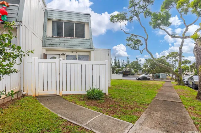 $585,000 | 98-715 Kaonohi Street, Unit 26, Aiea, HI 96701