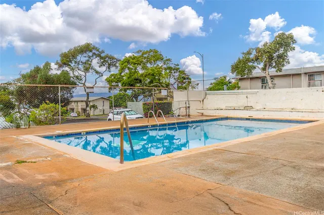 $585,000 | 98-715 Kaonohi Street, Unit 26, Aiea, HI 96701