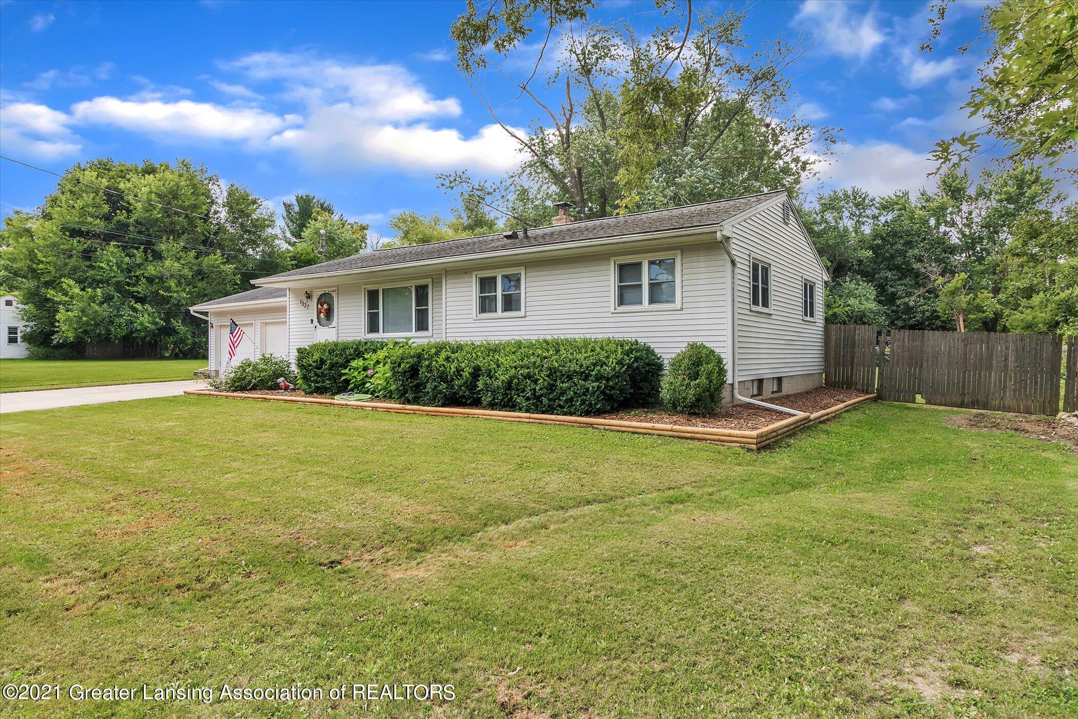 1327 Pierce Road Lansing, MI 48910 - Photo 2 of 34 Side of home