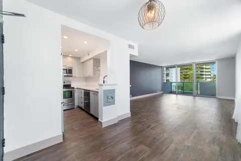 $399,000 | 1200 West Avenue, Unit 316, Miami Beach, FL 33139