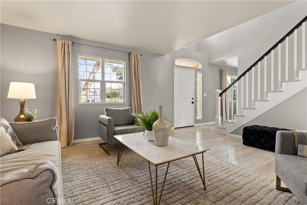 8213 Quartz Avenue Winnetka, CA 91306 - Photo 3 of 34