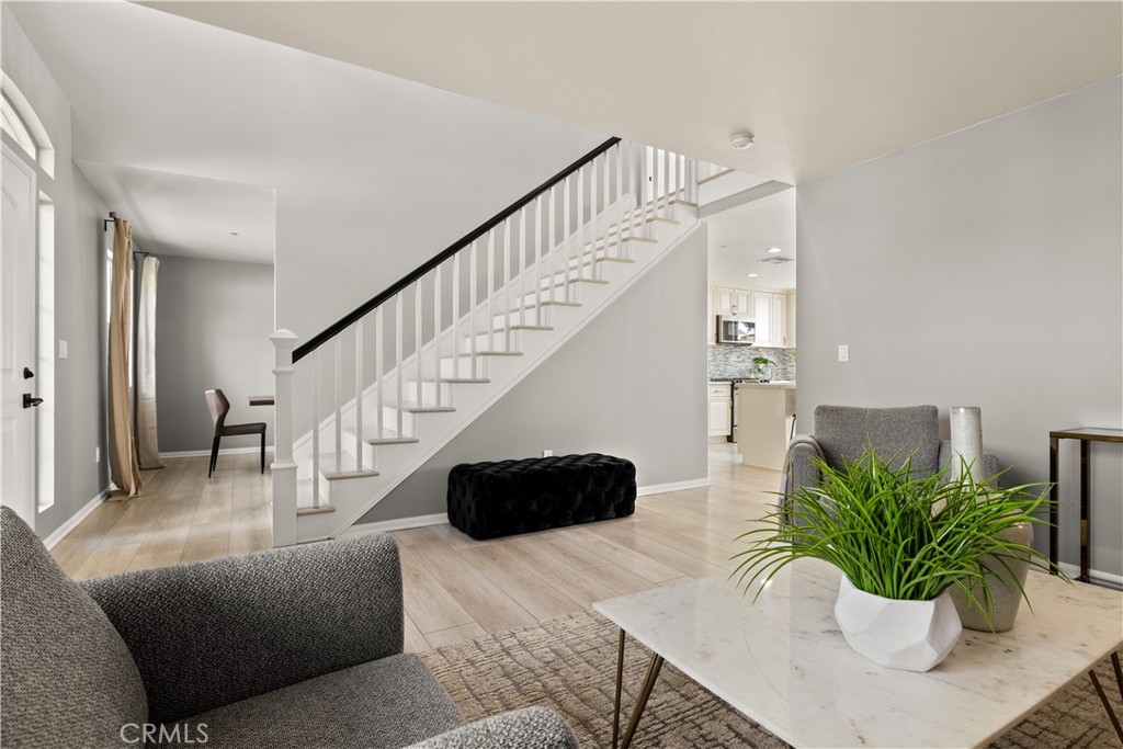 8213 Quartz Avenue Winnetka, CA 91306 - Photo 4 of 34