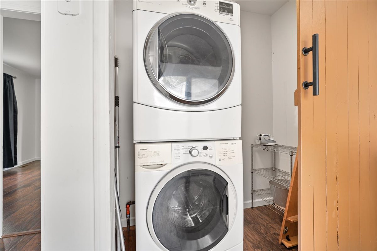 396 North Sherman Street El Paso, IL 61738 - Photo 12 of 29 a utility room with dryer and washer