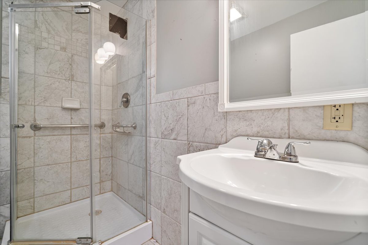 396 North Sherman Street El Paso, IL 61738 - Photo 17 of 29 a bathroom with a sink and shower