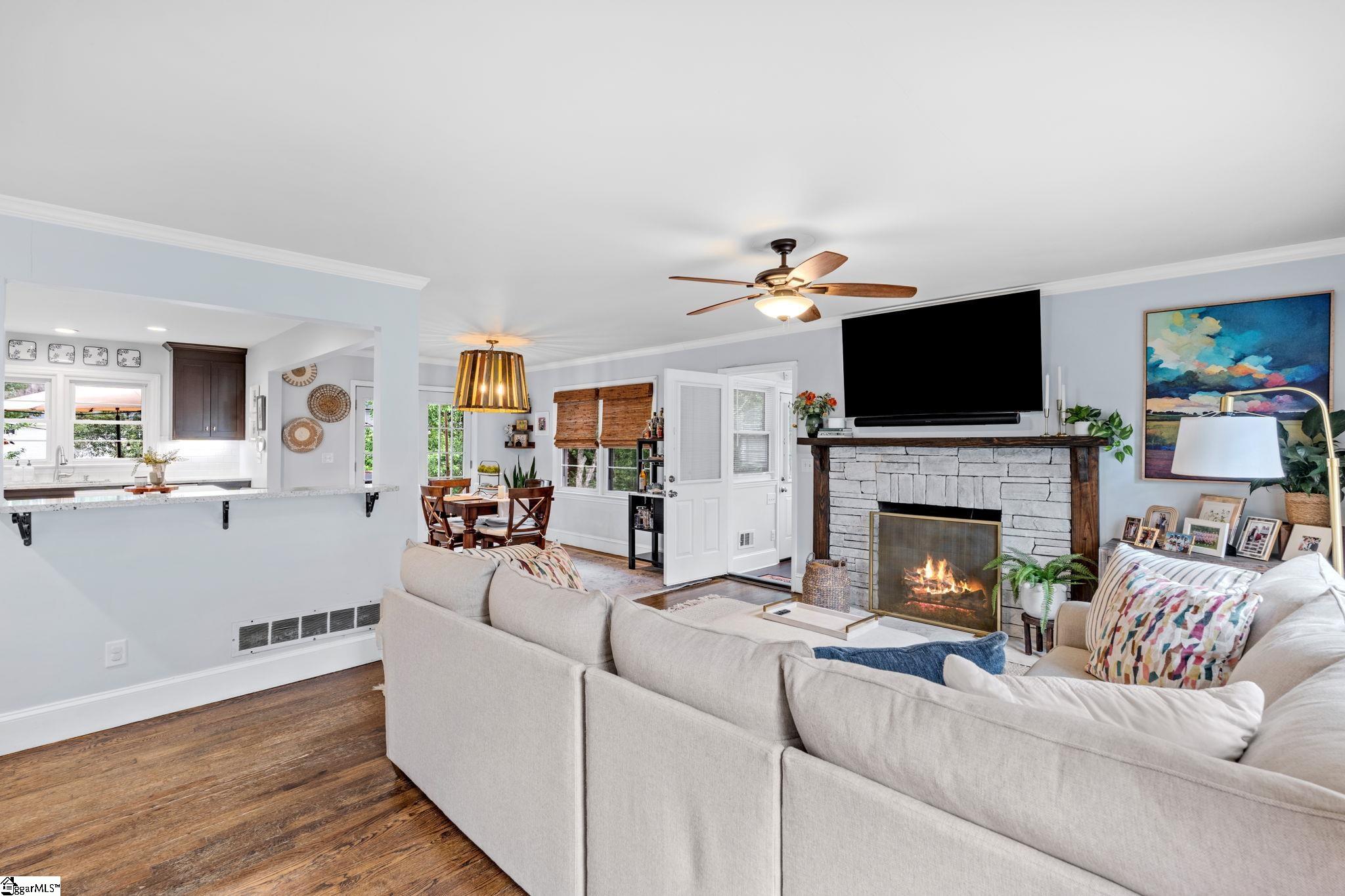 212 Robin Hood Road Greenville, SC 29607 - Photo 6 of 29 Gallery Image 6