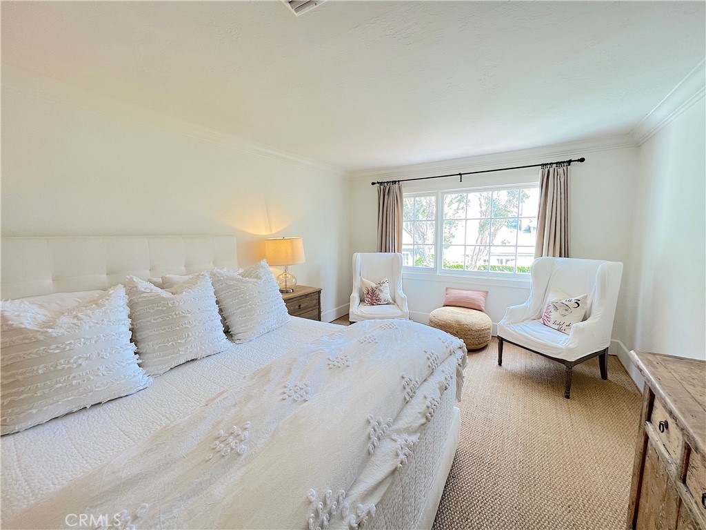 33908 Cape Cove Dana Point, CA 92629 - Photo 38 of 71 a bedroom with two beds and a couch