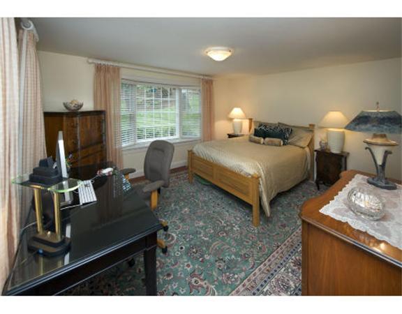 72 Byron Road Weston, MA 02493 - Photo 10 of 15
