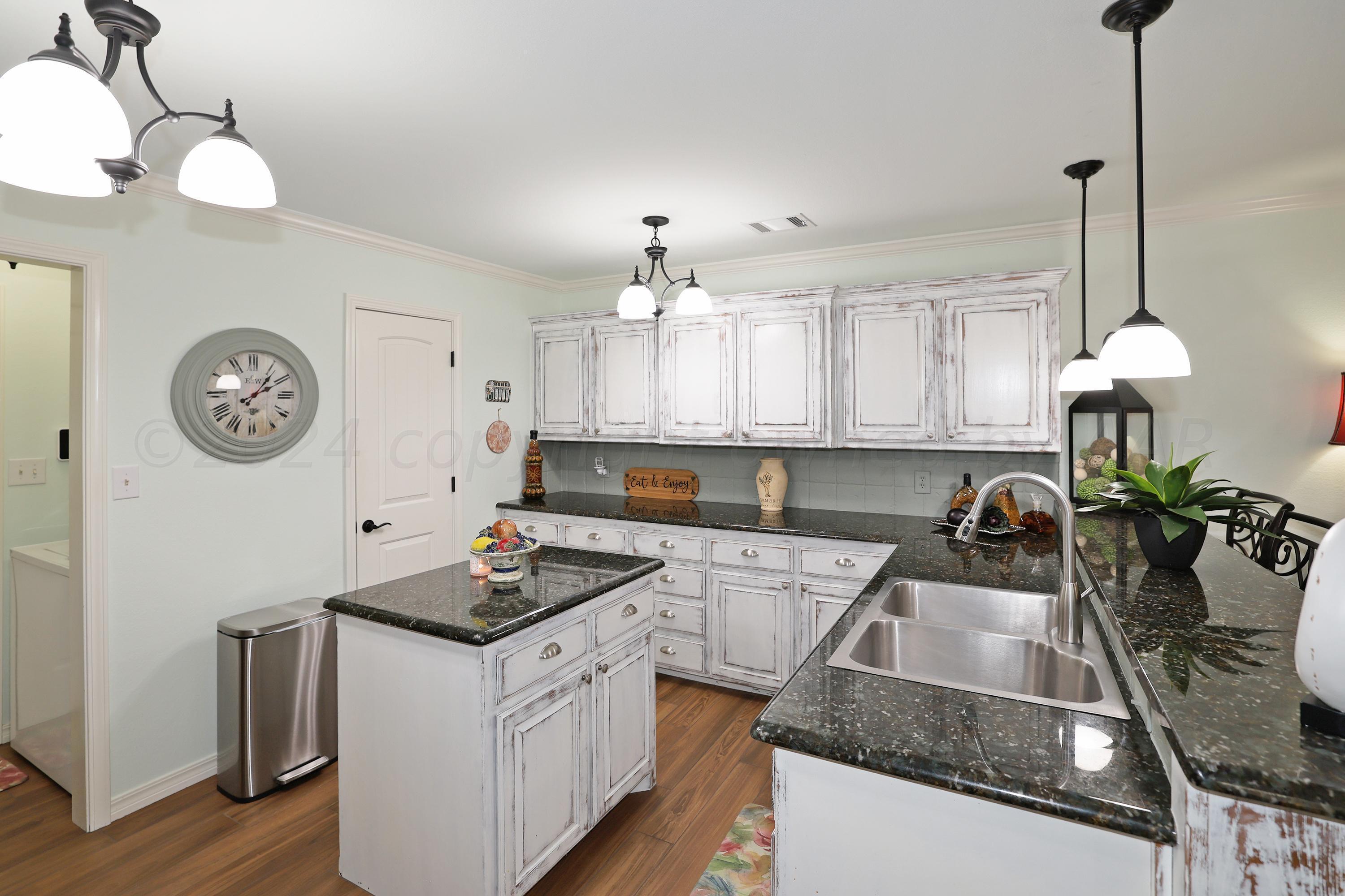 6807 Mosley Street Amarillo, TX 79119 - Photo 11 of 27 11-Kitchen