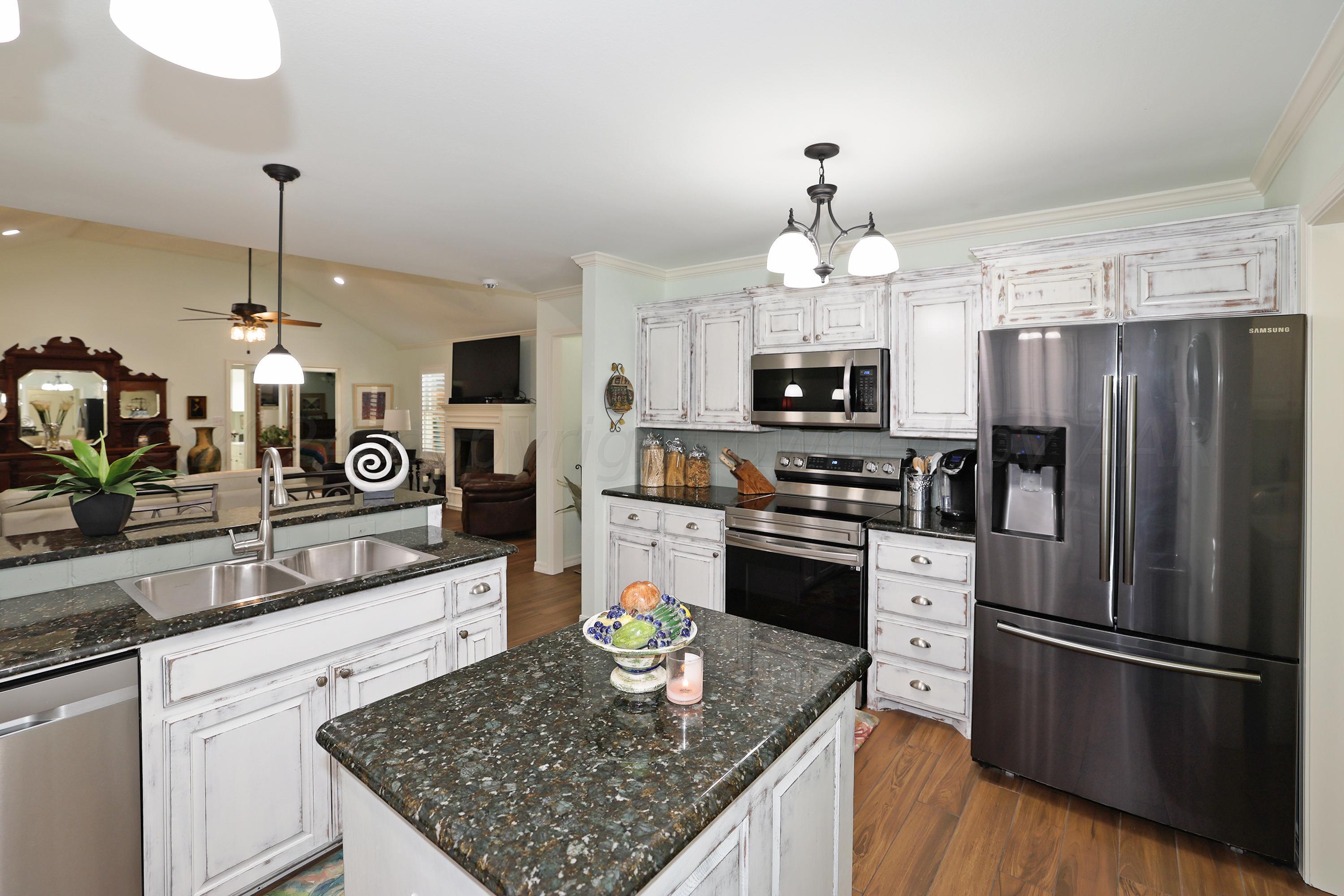 6807 Mosley Street Amarillo, TX 79119 - Photo 12 of 27 12-Kitchen