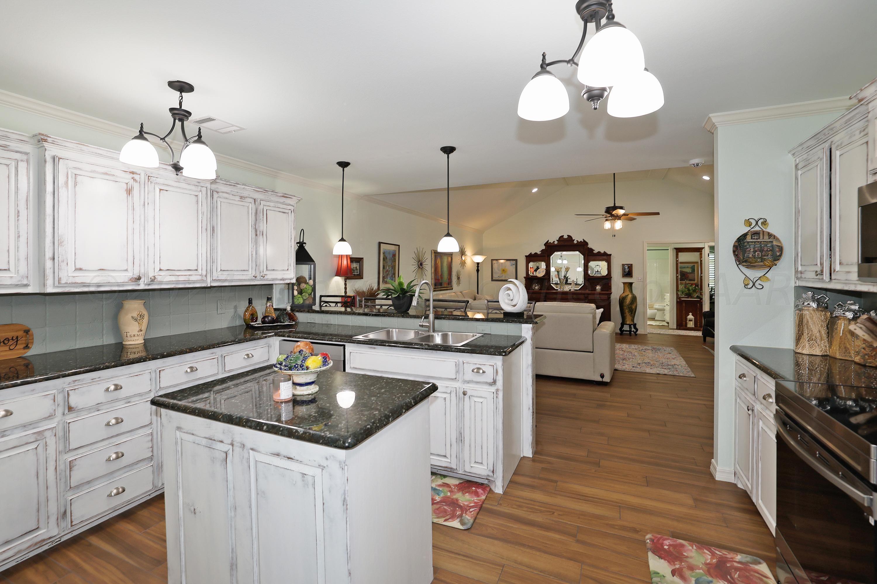 6807 Mosley Street Amarillo, TX 79119 - Photo 13 of 27 13-Kitchen