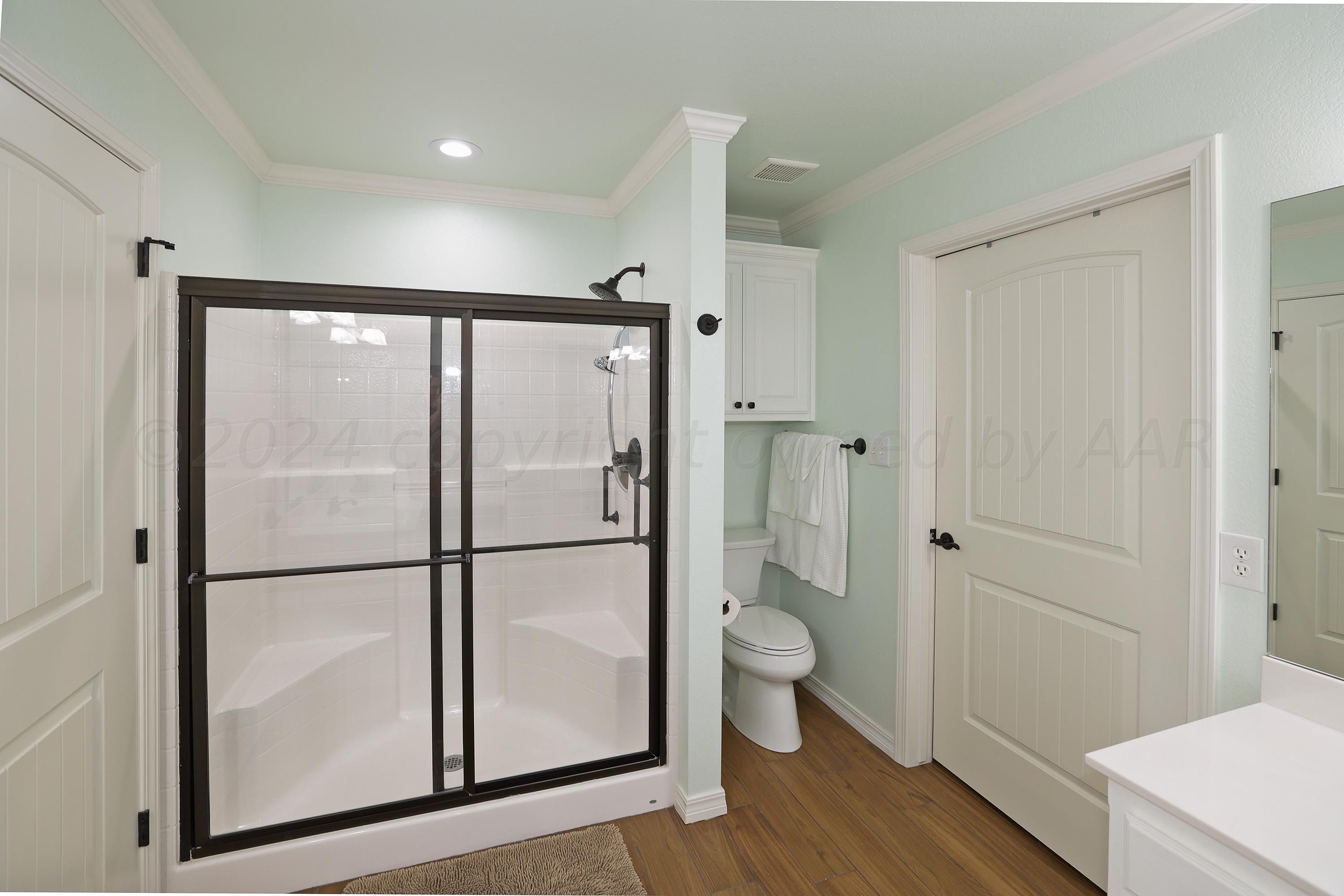 6807 Mosley Street Amarillo, TX 79119 - Photo 17 of 27 17-Primary Bath