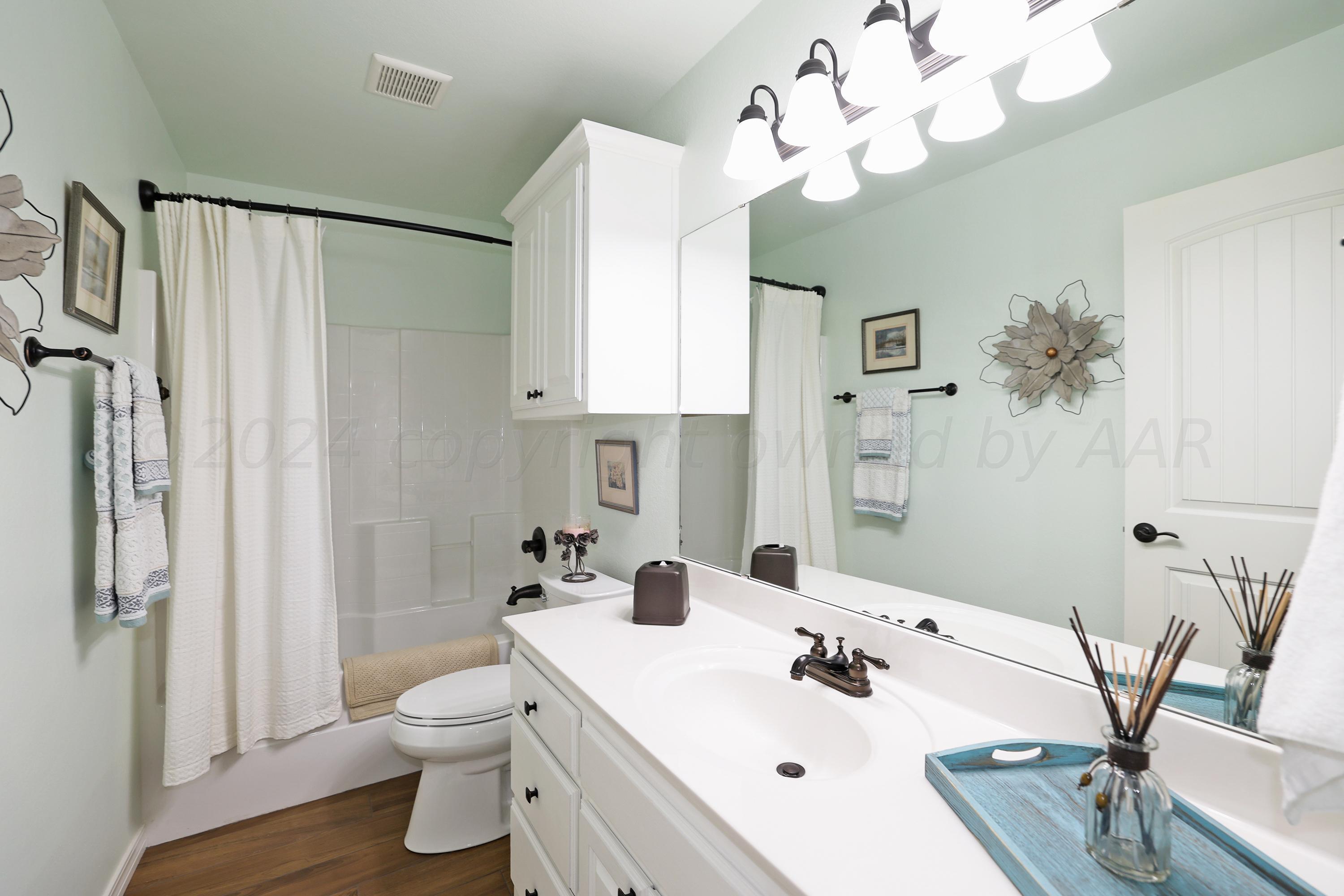 6807 Mosley Street Amarillo, TX 79119 - Photo 22 of 27 22-Bathroom