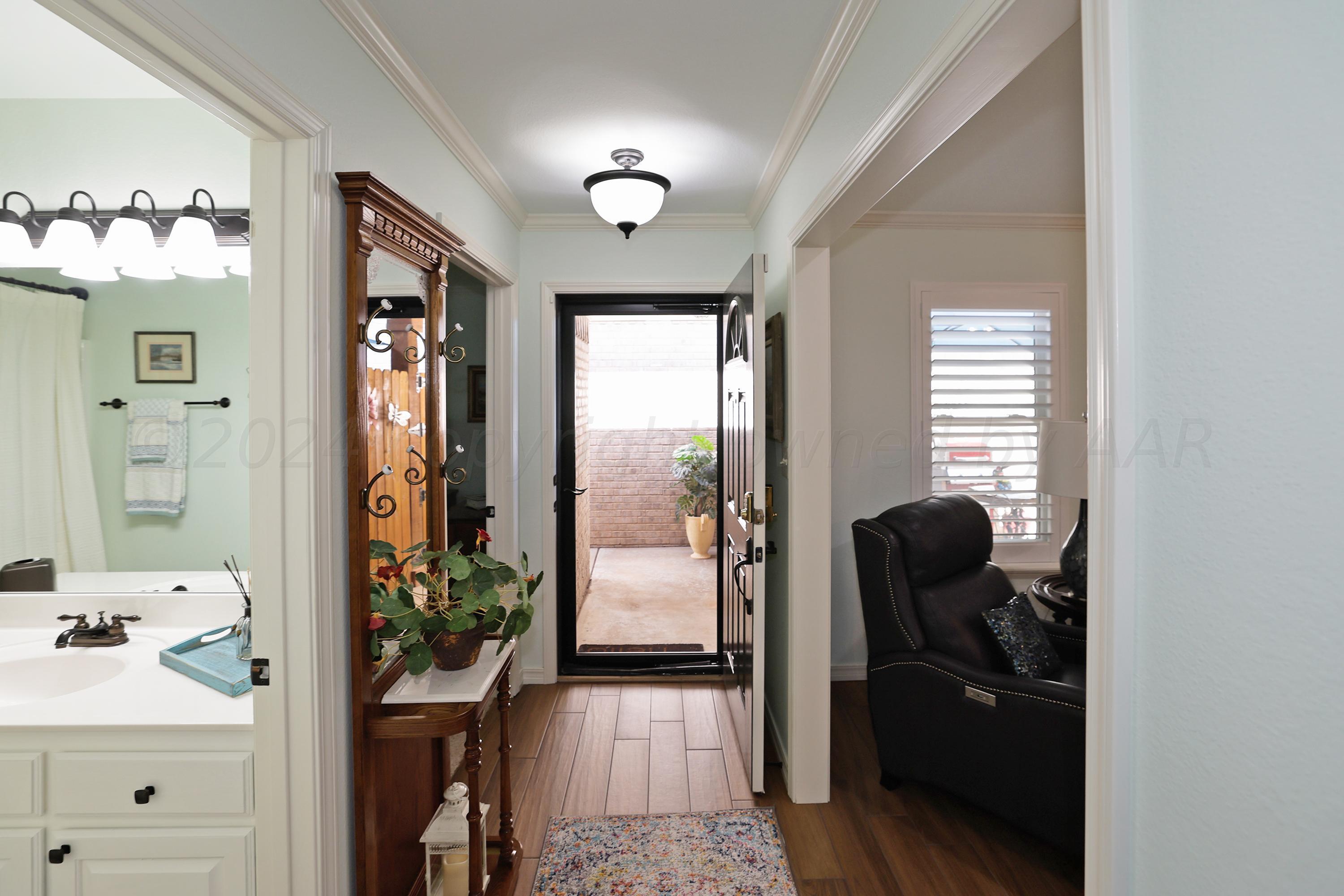 6807 Mosley Street Amarillo, TX 79119 - Photo 5 of 27 5-Entry