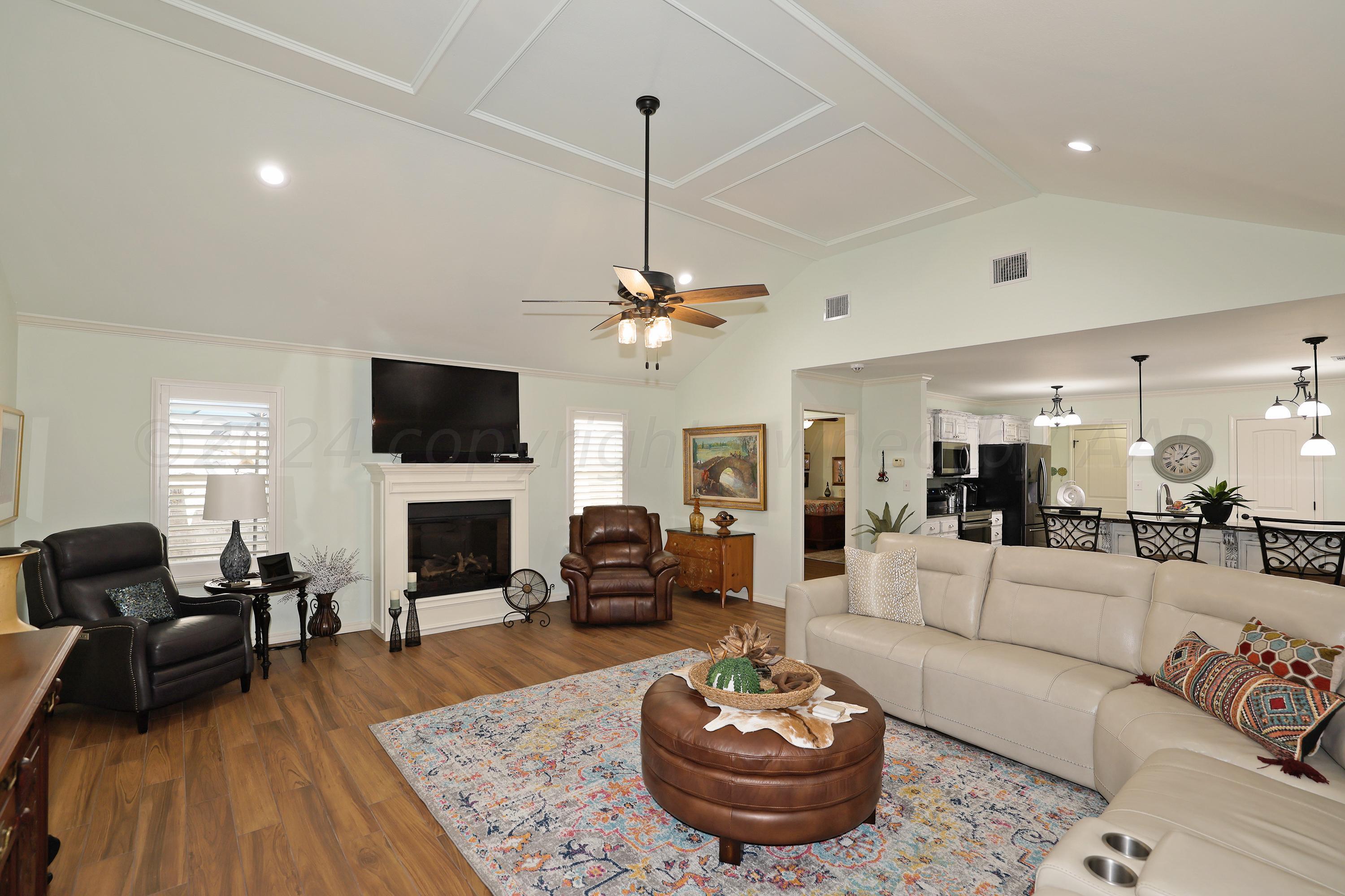 6807 Mosley Street Amarillo, TX 79119 - Photo 6 of 27 6-Living Area