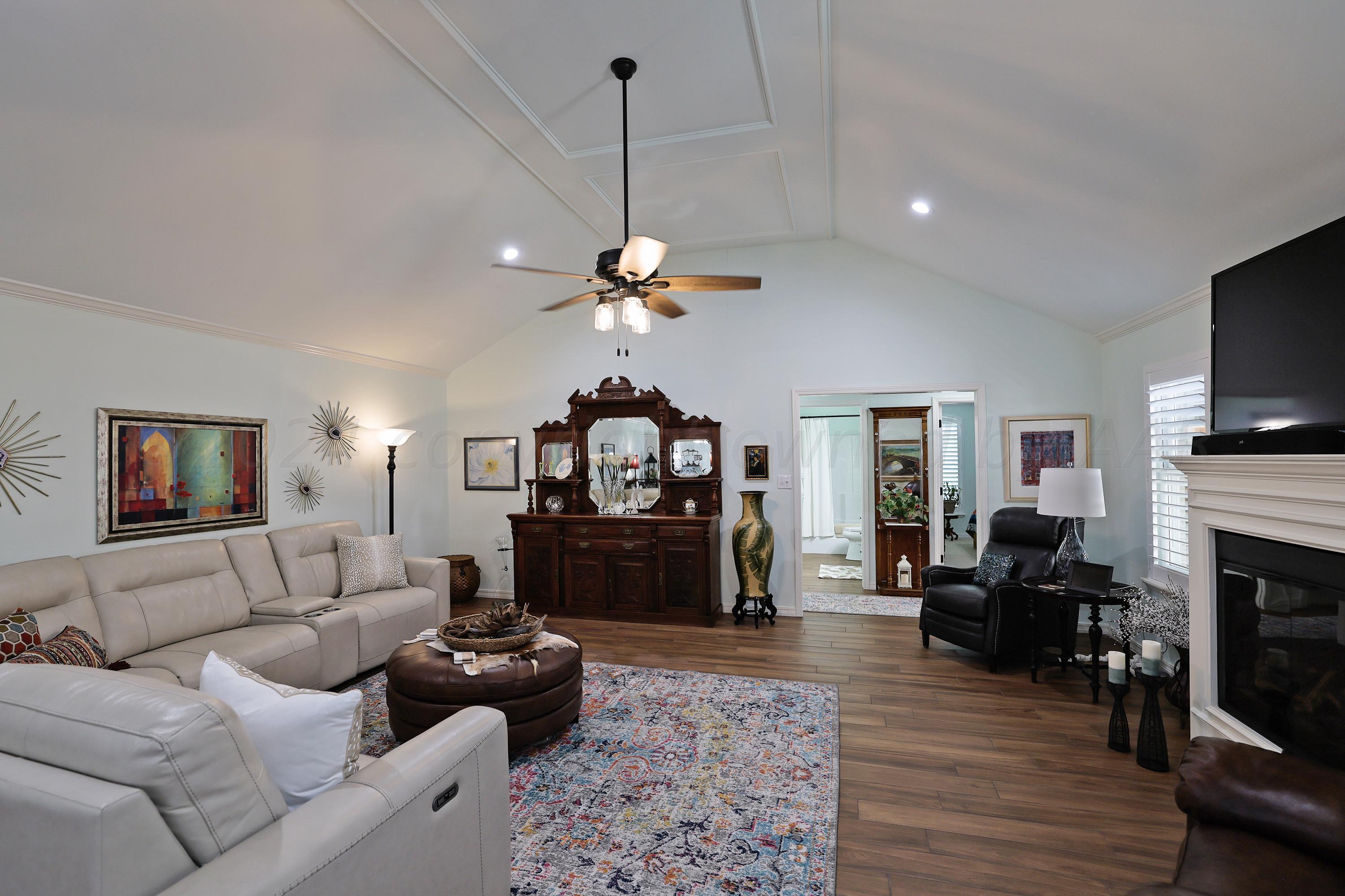 6807 Mosley Street Amarillo, TX 79119 - Photo 8 of 27 8-Living Area