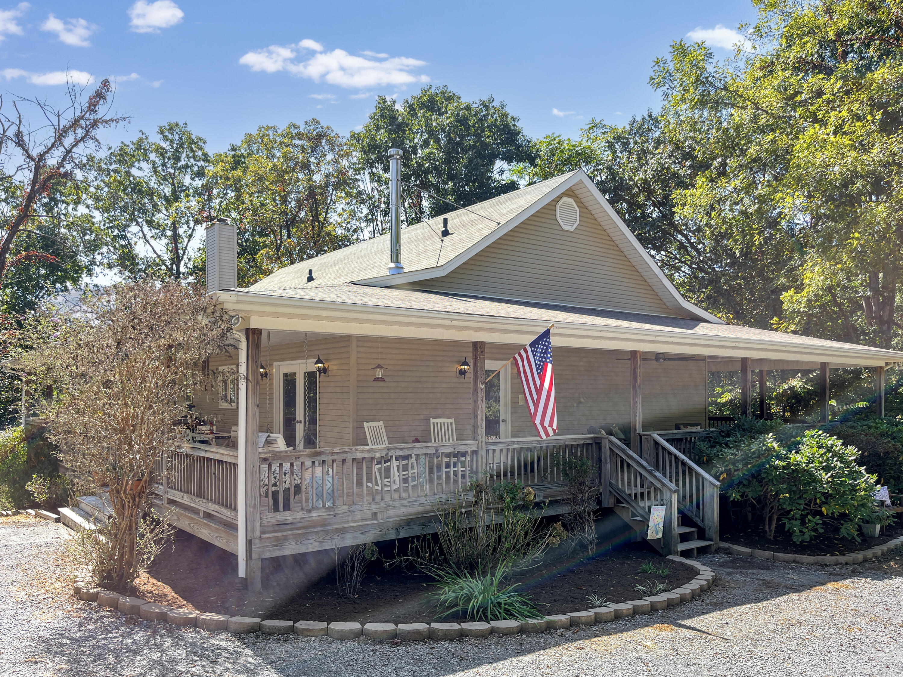 411 Hardbarger Road Buchanan, VA 24066 - Photo 3 of 70 411 Hardbarger RD