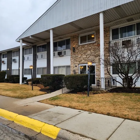 $1,200 | 1312 Melrose Avenue, Unit 111, Waukegan, IL 60085