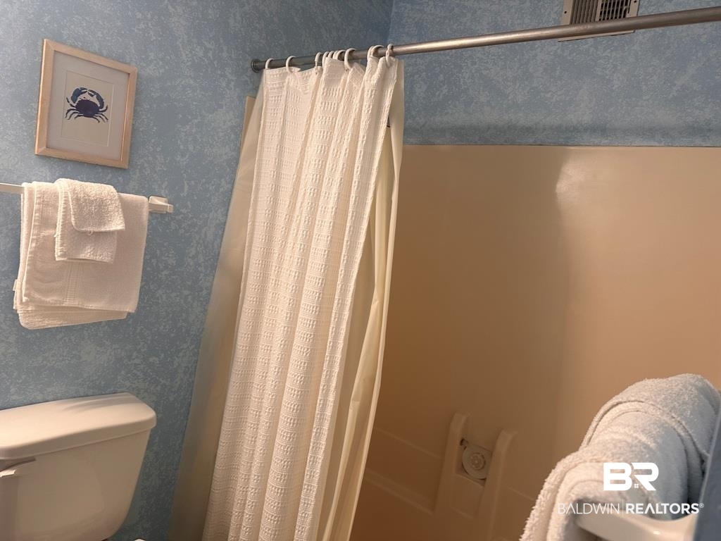 400 Plantation Road, Unit 1113 Gulf Shores, AL 36542 - Photo 8 of 26 Bathroom featuring toilet and a shower with shower curtain