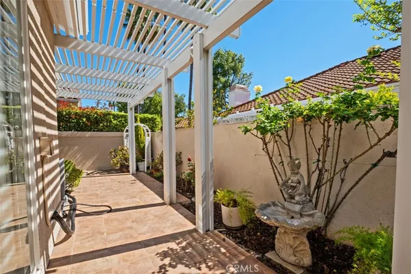 a view of a backyard with plants and garden