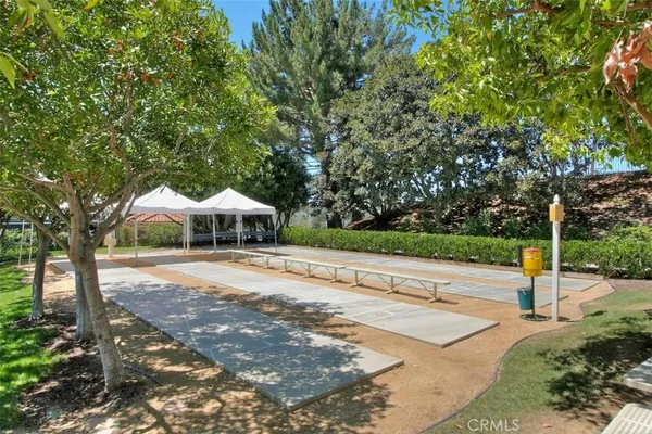 a view of a yard with an trees