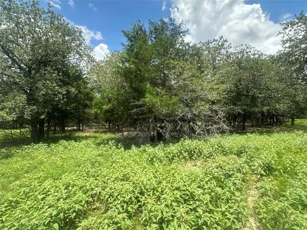 $90,000 | 10 West Frontage Road, Flatonia, TX 78941