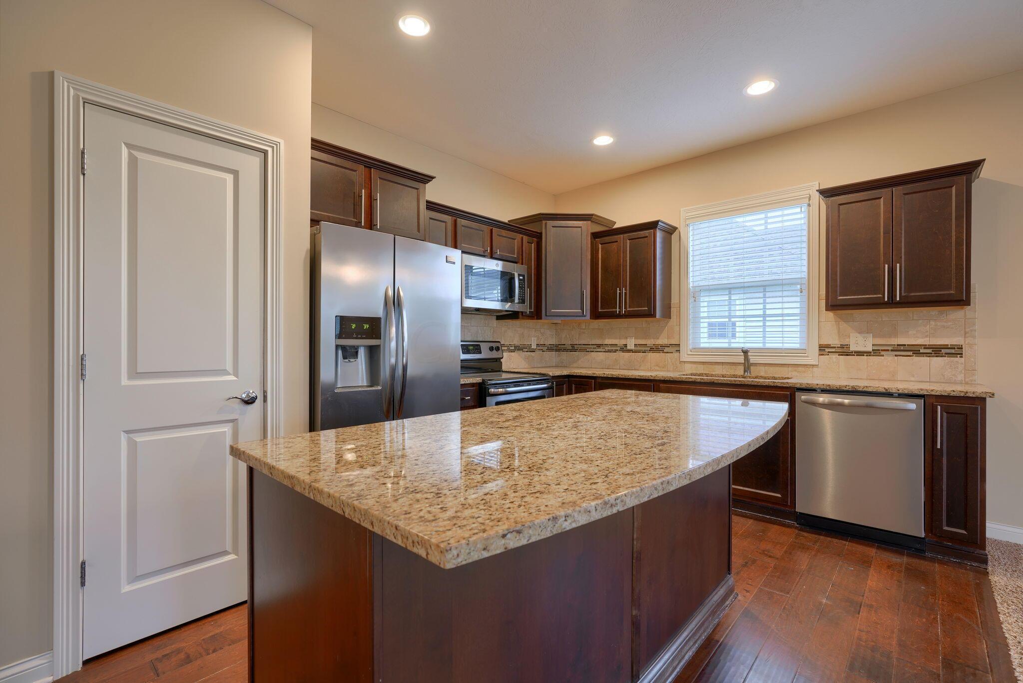 6180 Ray's Way, Unit 21 Hilliard, OH 43026 - Photo 12 of 39 6180 Ray's Way (37)