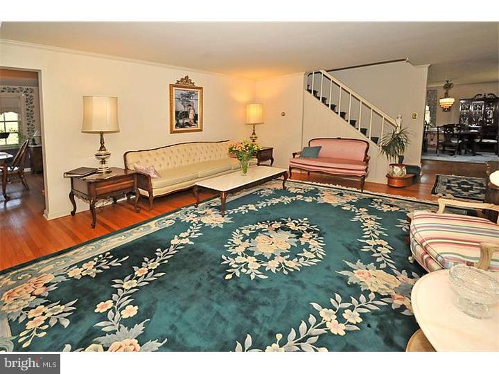 1453 Tallyho Road Jenkintown, PA 19046 - Photo 14 of 25 Living Room