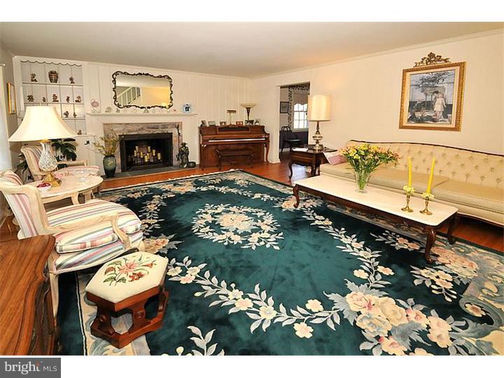 1453 Tallyho Road Jenkintown, PA 19046 - Photo 15 of 25 Living Room