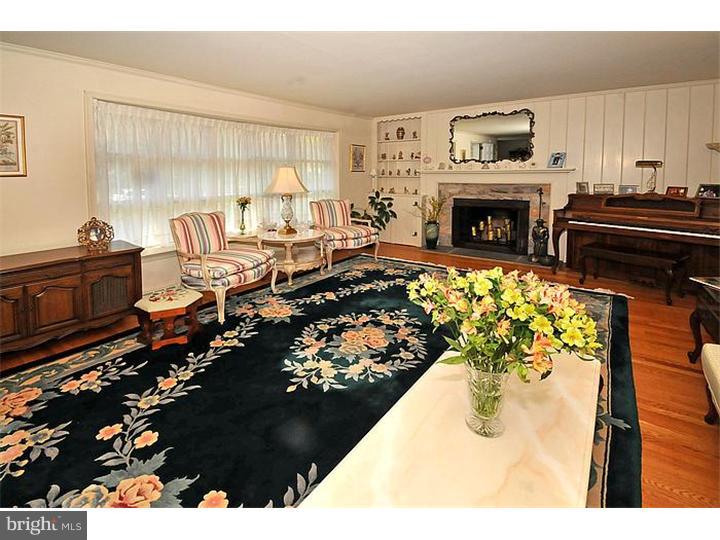 1453 Tallyho Road Jenkintown, PA 19046 - Photo 16 of 25 Living Room