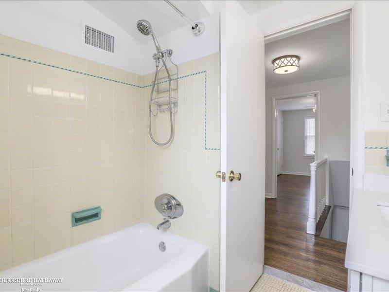 858 Trombley Road Grosse Pointe, MI 48230 - Photo 30 of 54 50144869-73443bd2-f198-4169-92d8-55a2b8f56c4e.JPG