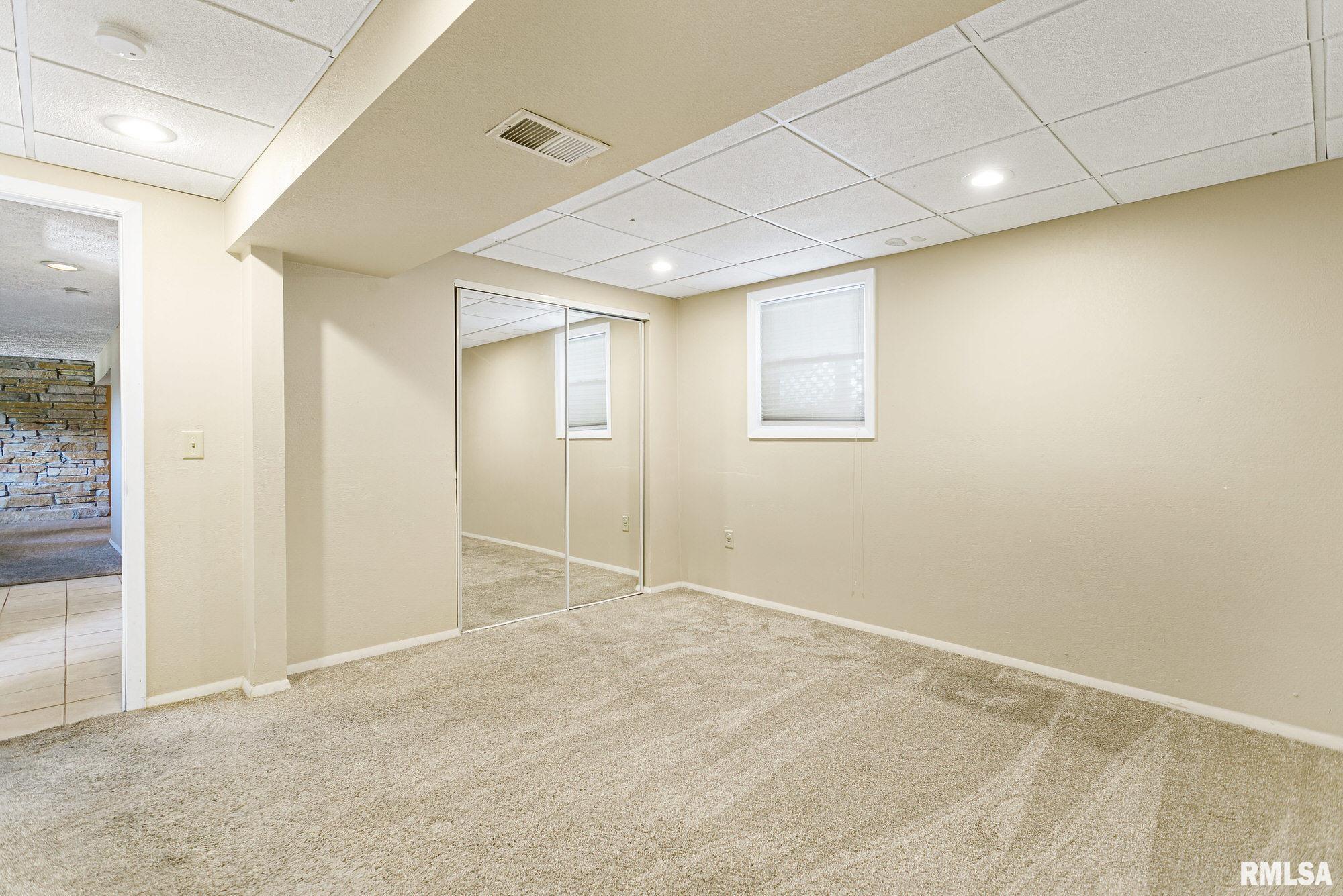 2130 Maplecrest Road Bettendorf, IA 52722 - Photo 23 of 35 Gallery Image 23