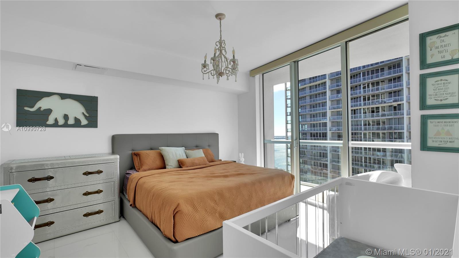 475 Brickell Avenue, Unit 5109 Miami, FL 33131 - Photo 22 of 31 a bedroom with a large bed and a window