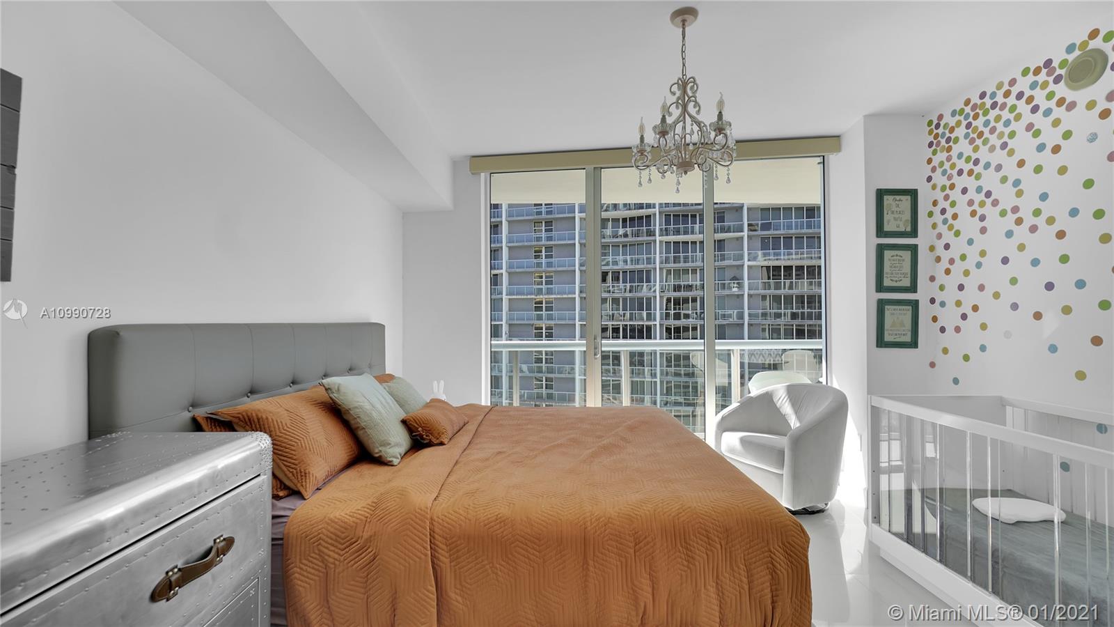 475 Brickell Avenue, Unit 5109 Miami, FL 33131 - Photo 23 of 31 a bedroom with a bed and a window