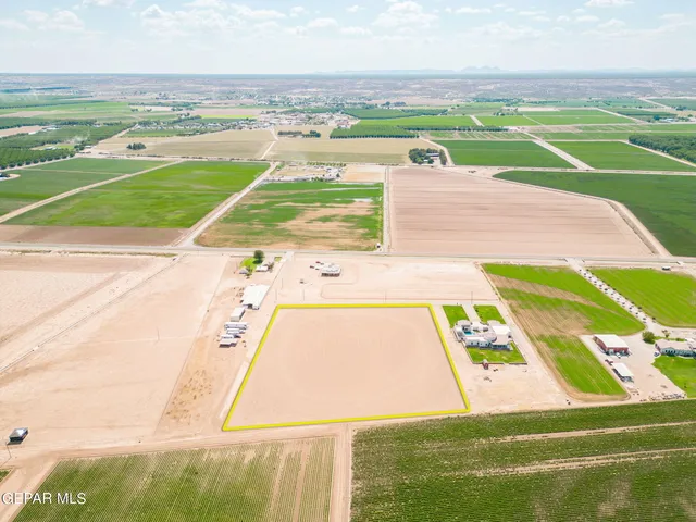 a view of a tennis court