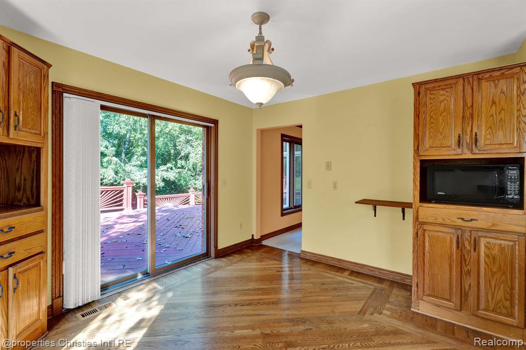 2160 Reagan Drive Rochester Hills, MI 48309 - Photo 13 of 60